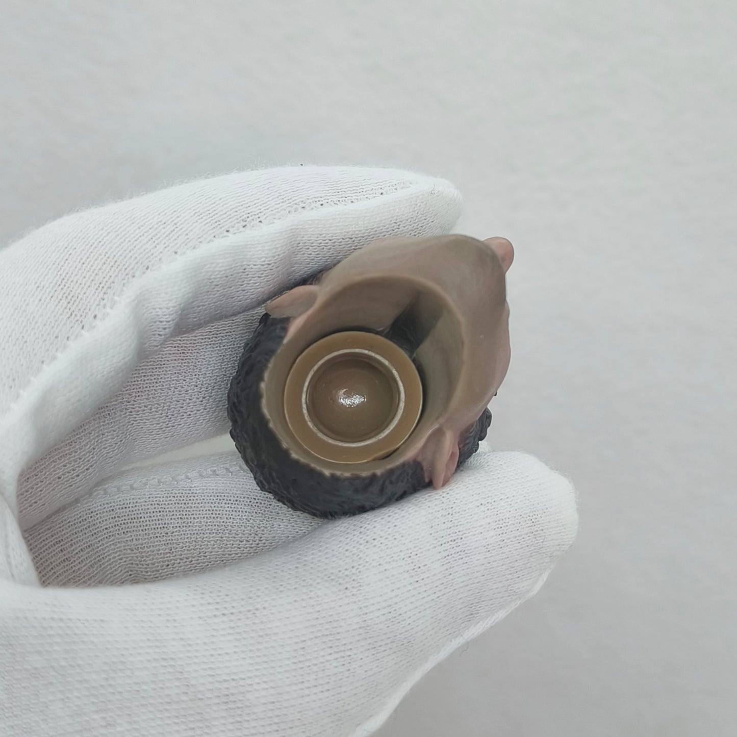 Tom, 1:6 miesten pää