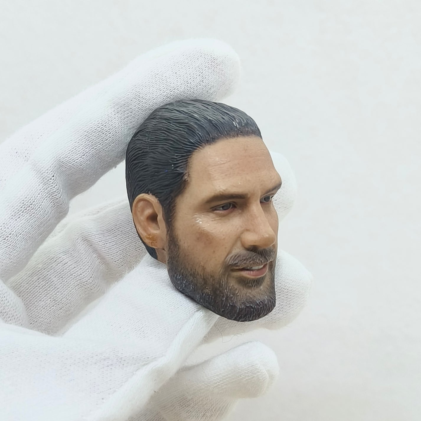 Javier, 1:6 miesten pää