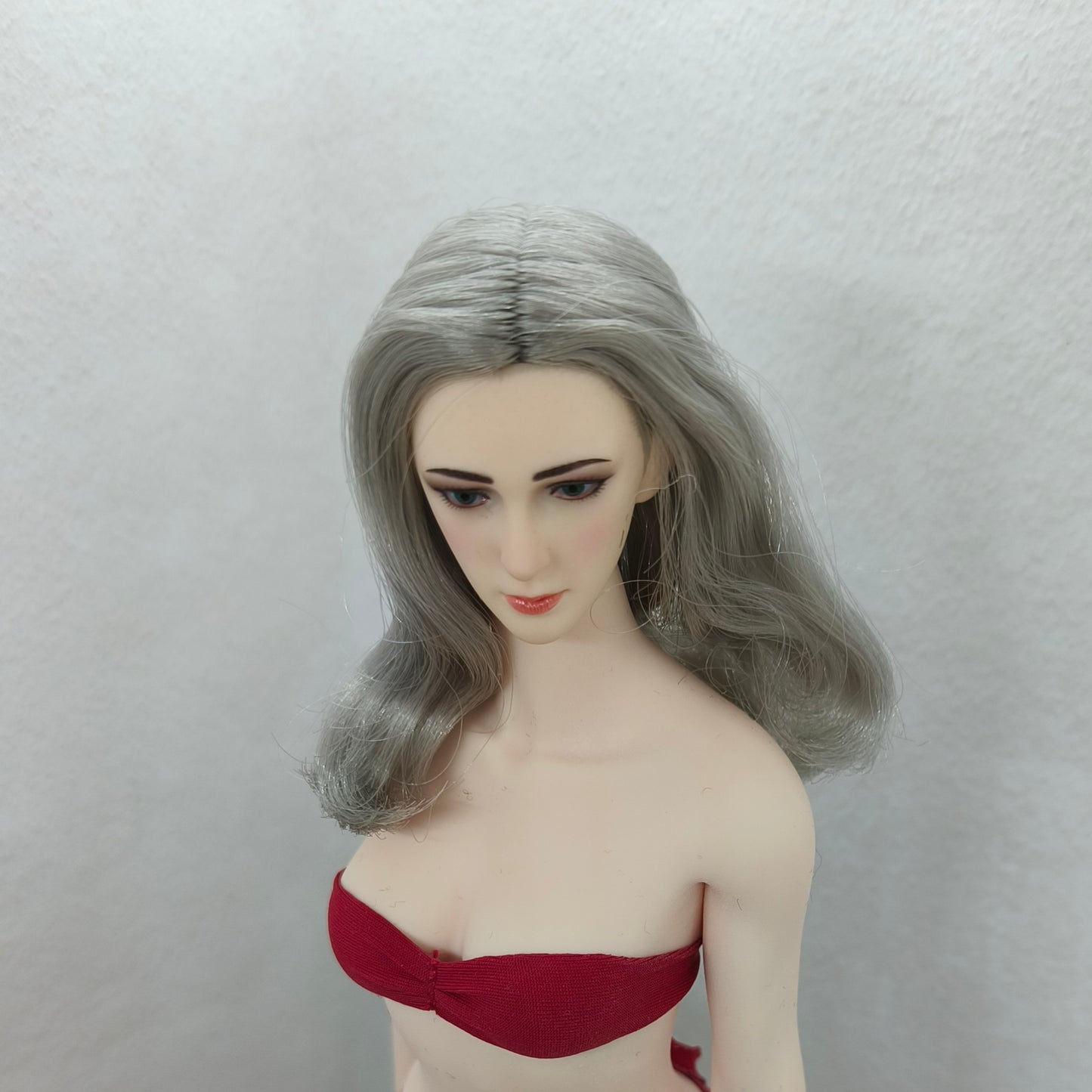 Angeline, 1:6 naisten pää