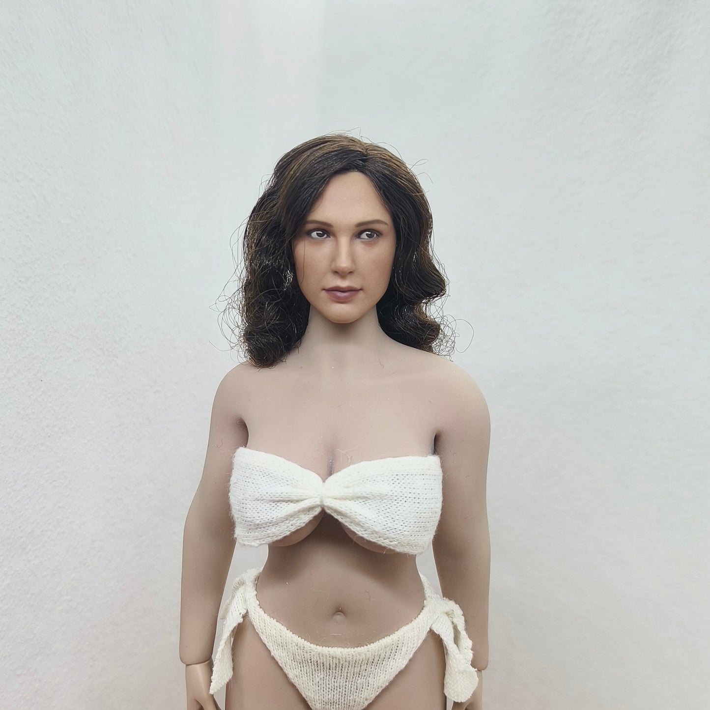 Charlotte, 1:6 naisten pää