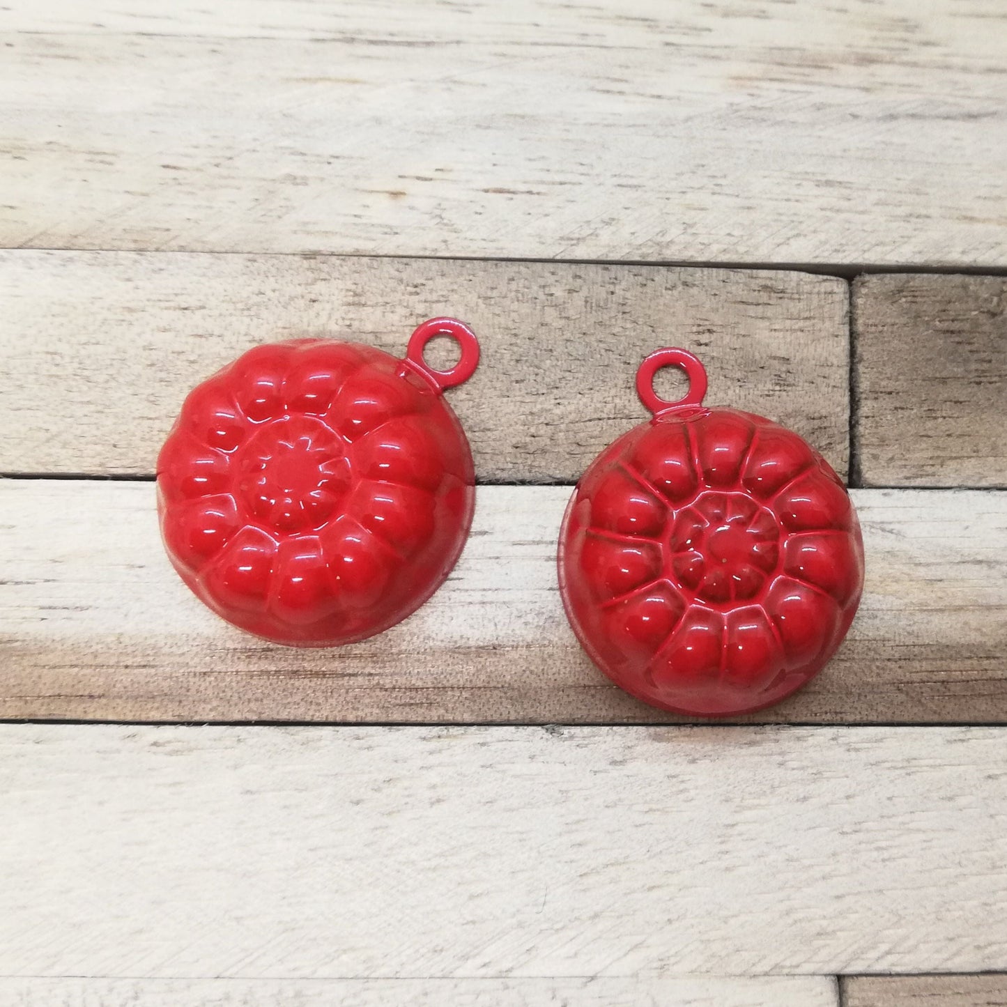 Punaiset kakkumuotit, 1:12