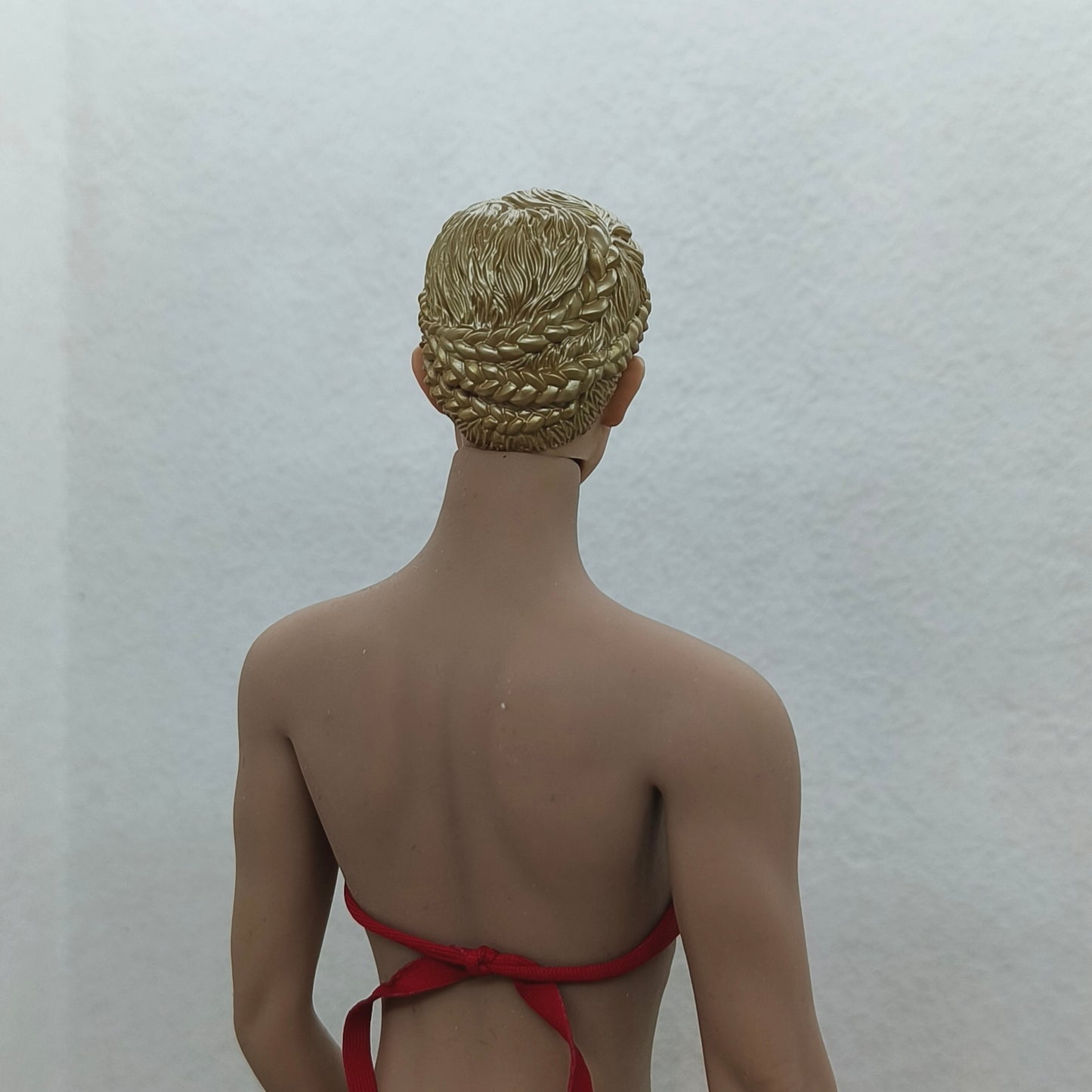 Aimee, 1:6 naisten pää