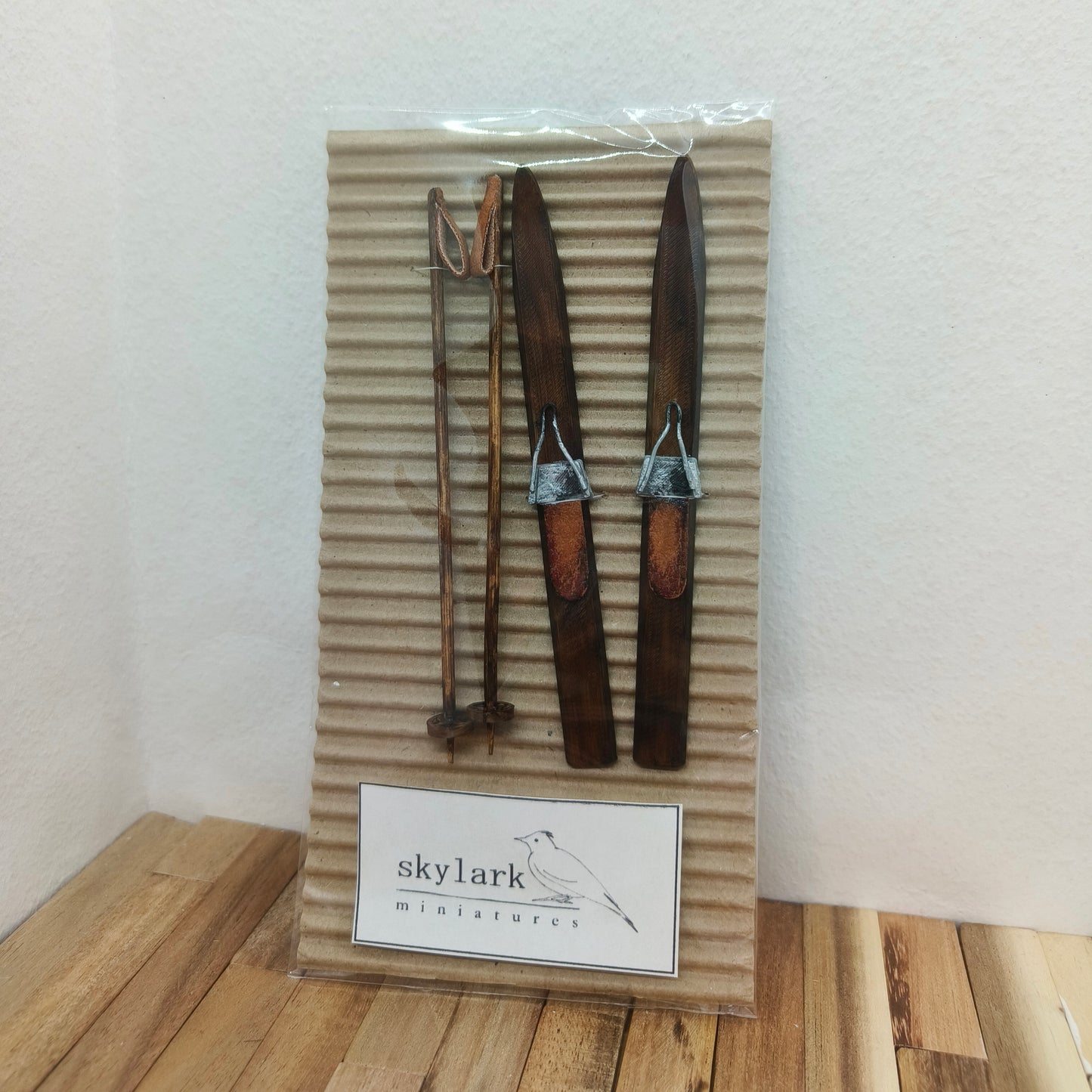 Sukset ja sauvat, 1:12