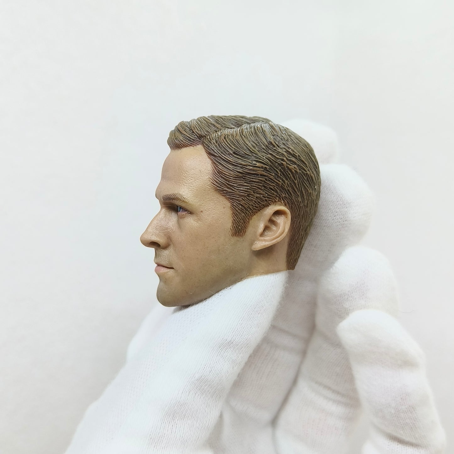 Ryan, 1:6 miesten pää