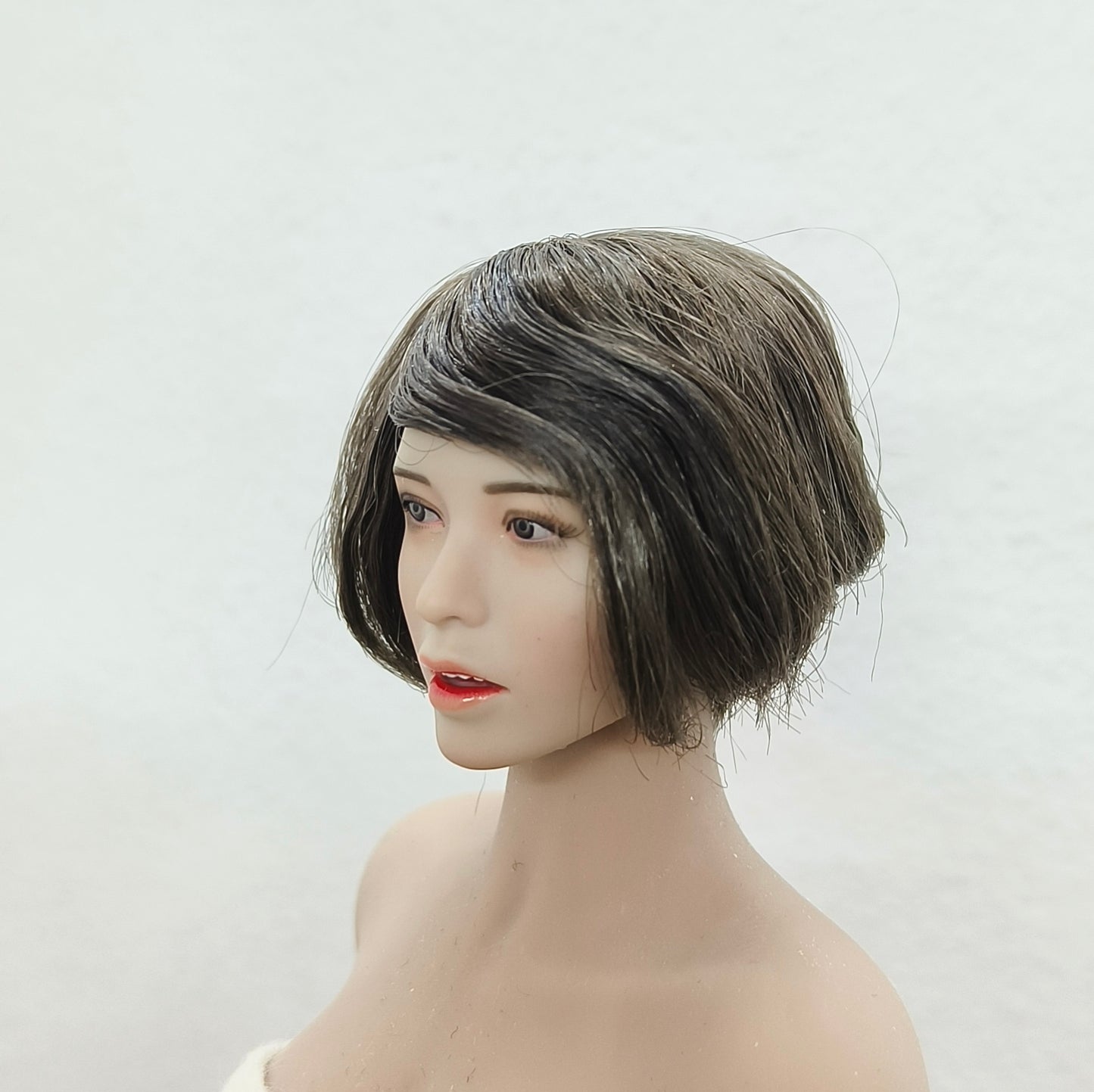 Chloe, 1:6 naisten pää