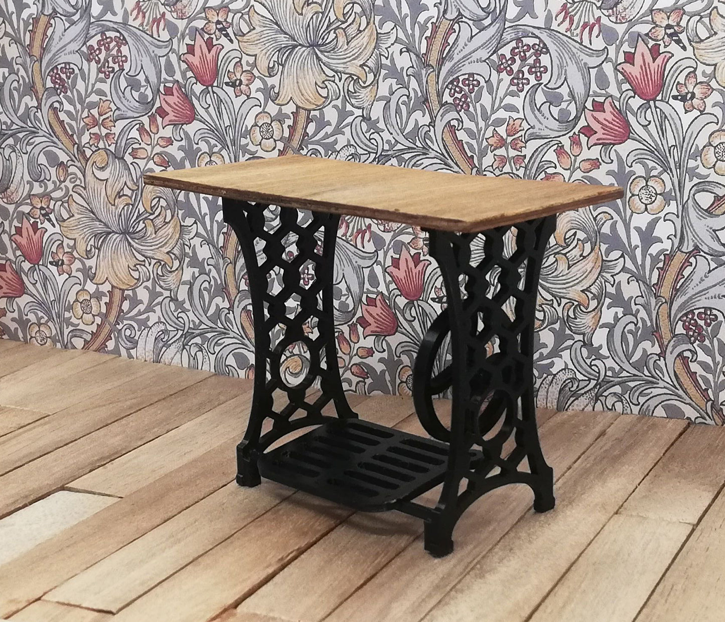 Ompelukonepöytä, 1:12, KIT