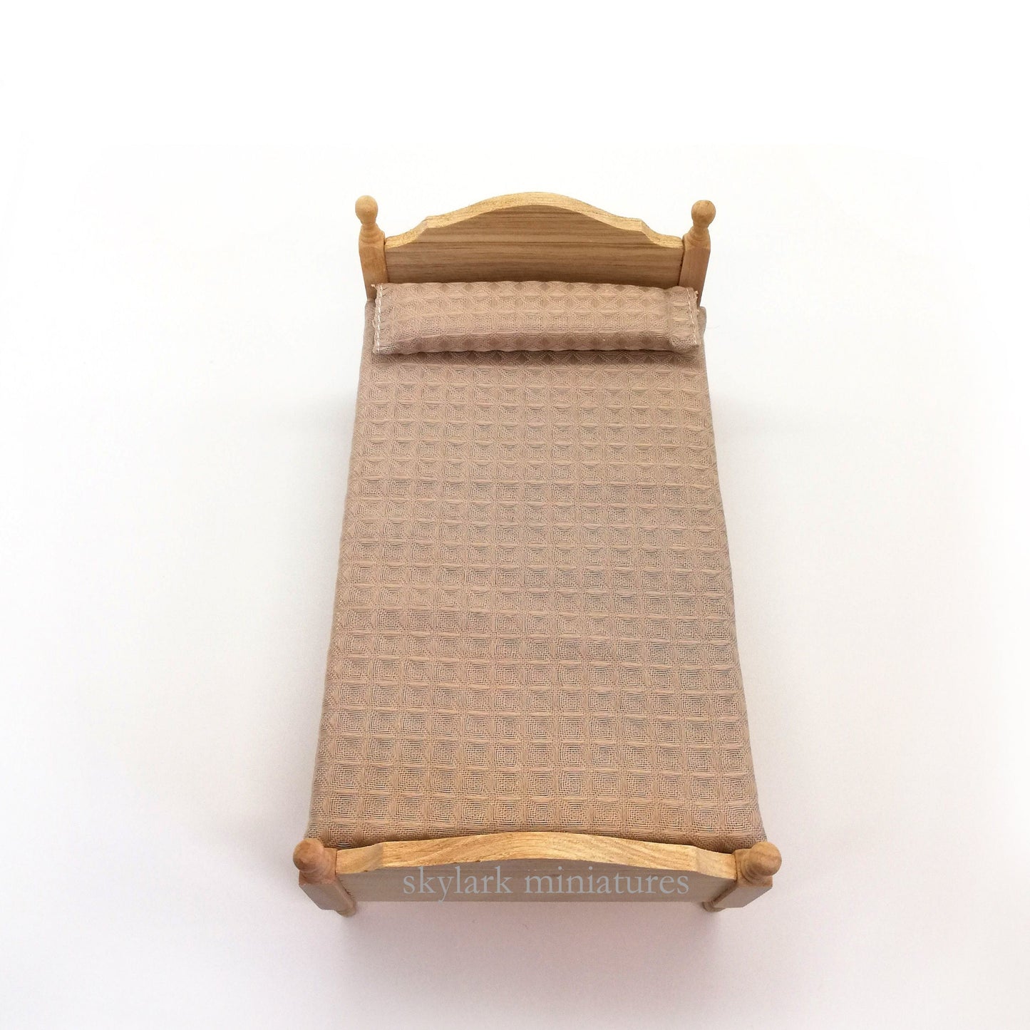 Puinen parisänky, 1:12