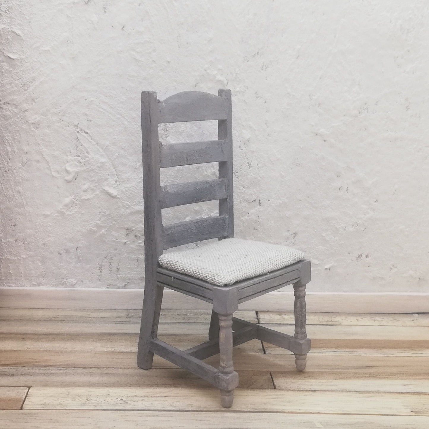 Maalaistuoli, 1:12