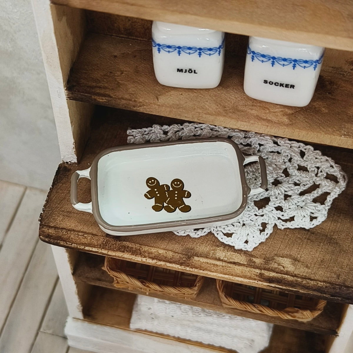 Vuoka piparikuvalla