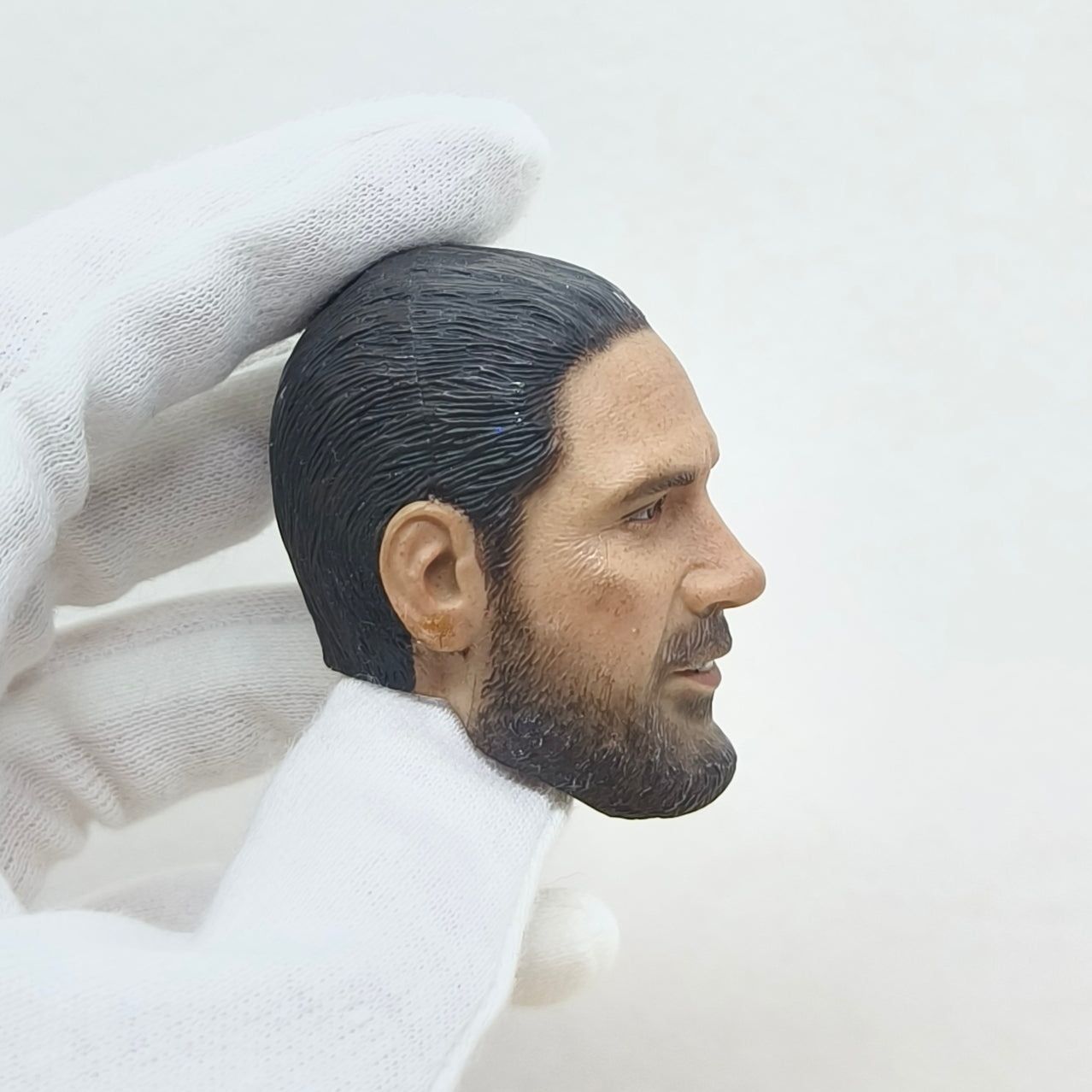 Javier, 1:6 miesten pää