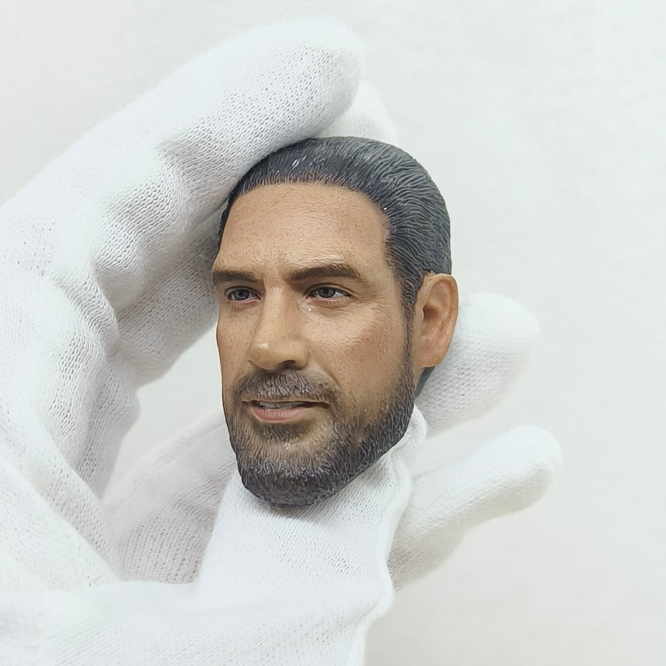 Javier, 1:6 miesten pää