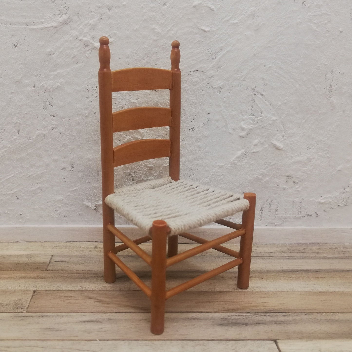 Rustiikkinen tuoli, 1:12