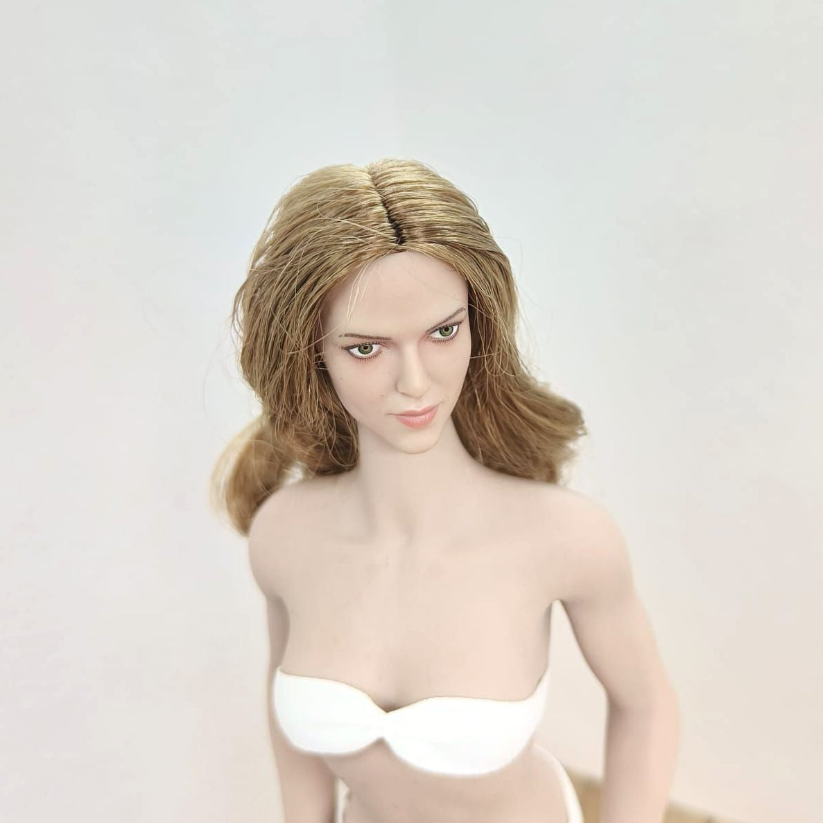 Lynette, 1:6 naisten pää