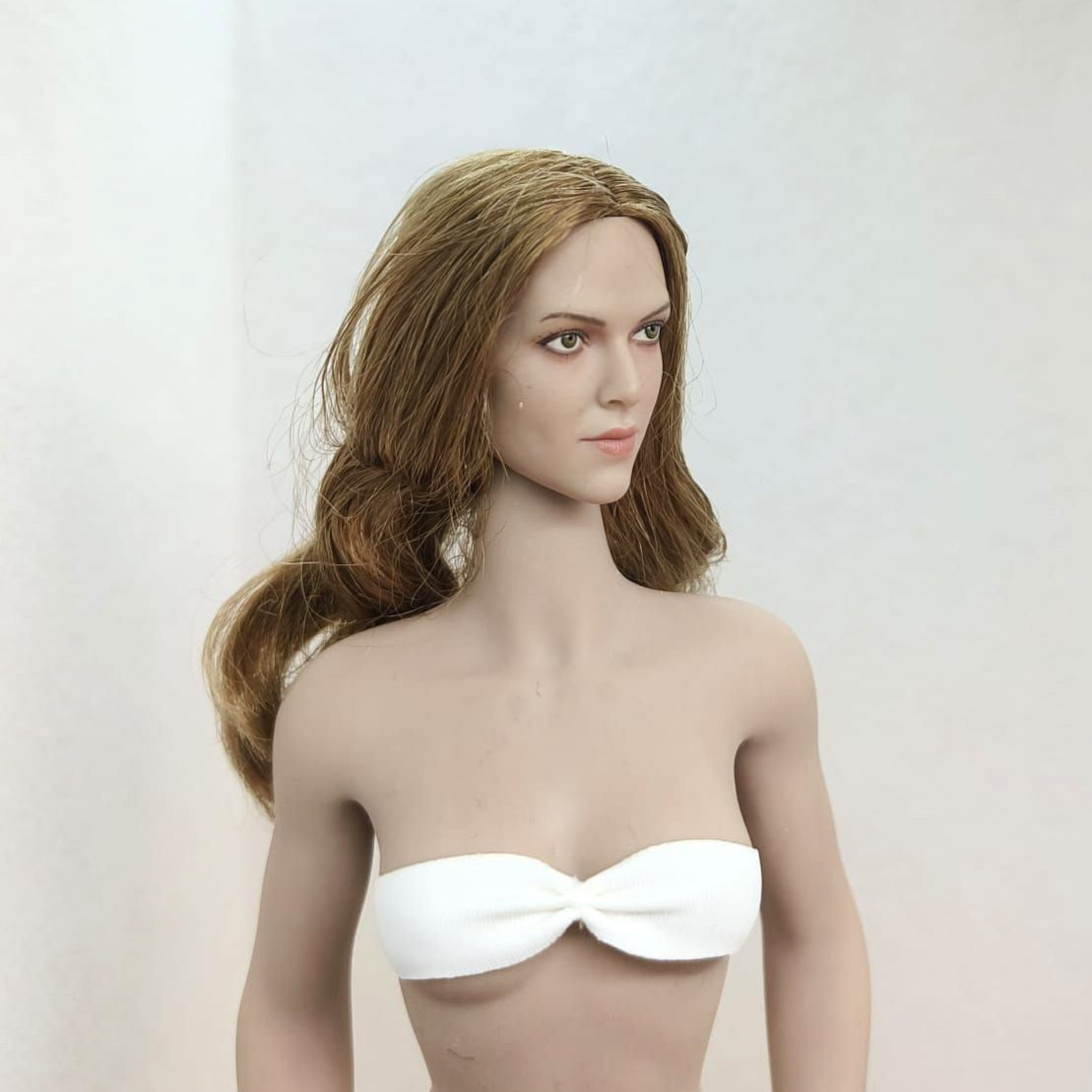 Lynette, 1:6 naisten pää