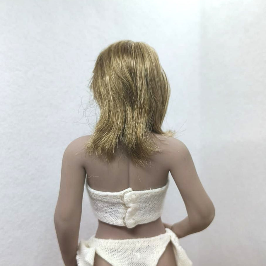 Lena, 1:6 naisten pää