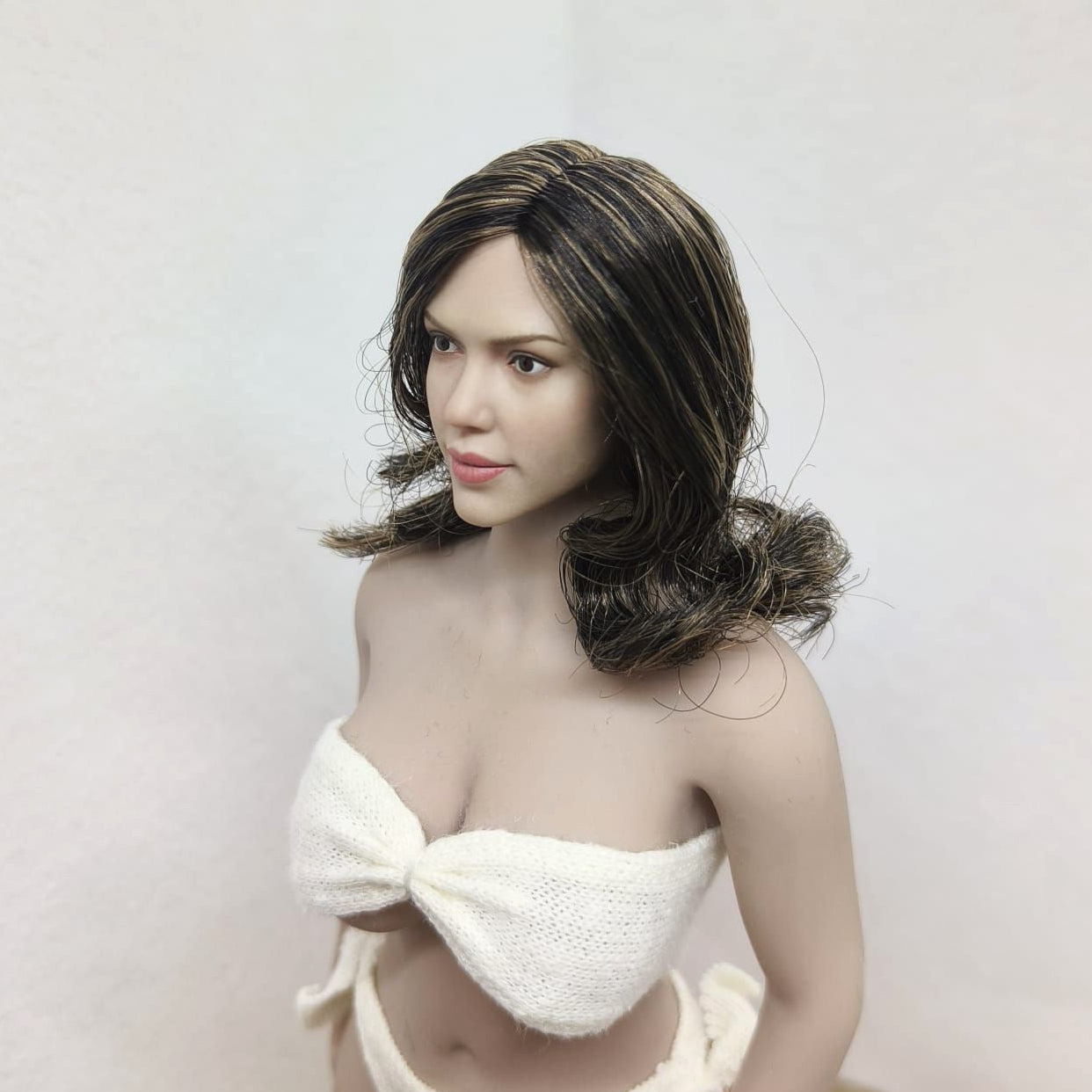 Scarlett, 1:6 naisten pää