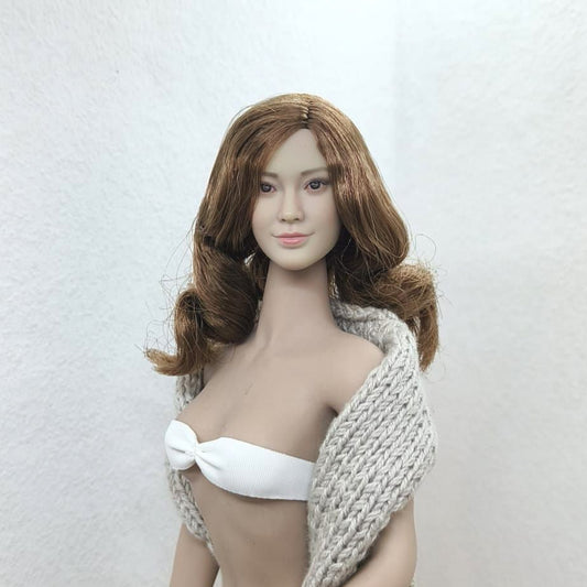 Felicia, 1:6 naisten pää