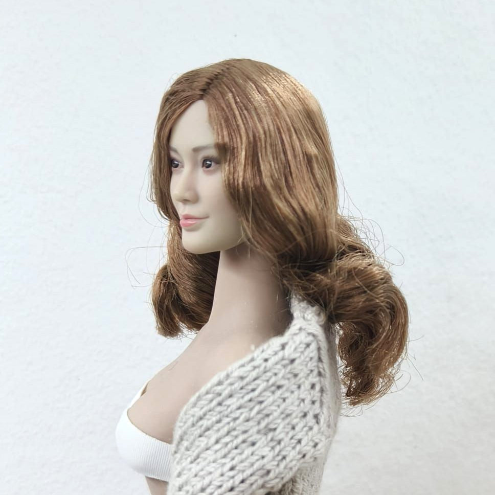 Felicia, 1:6 naisten pää