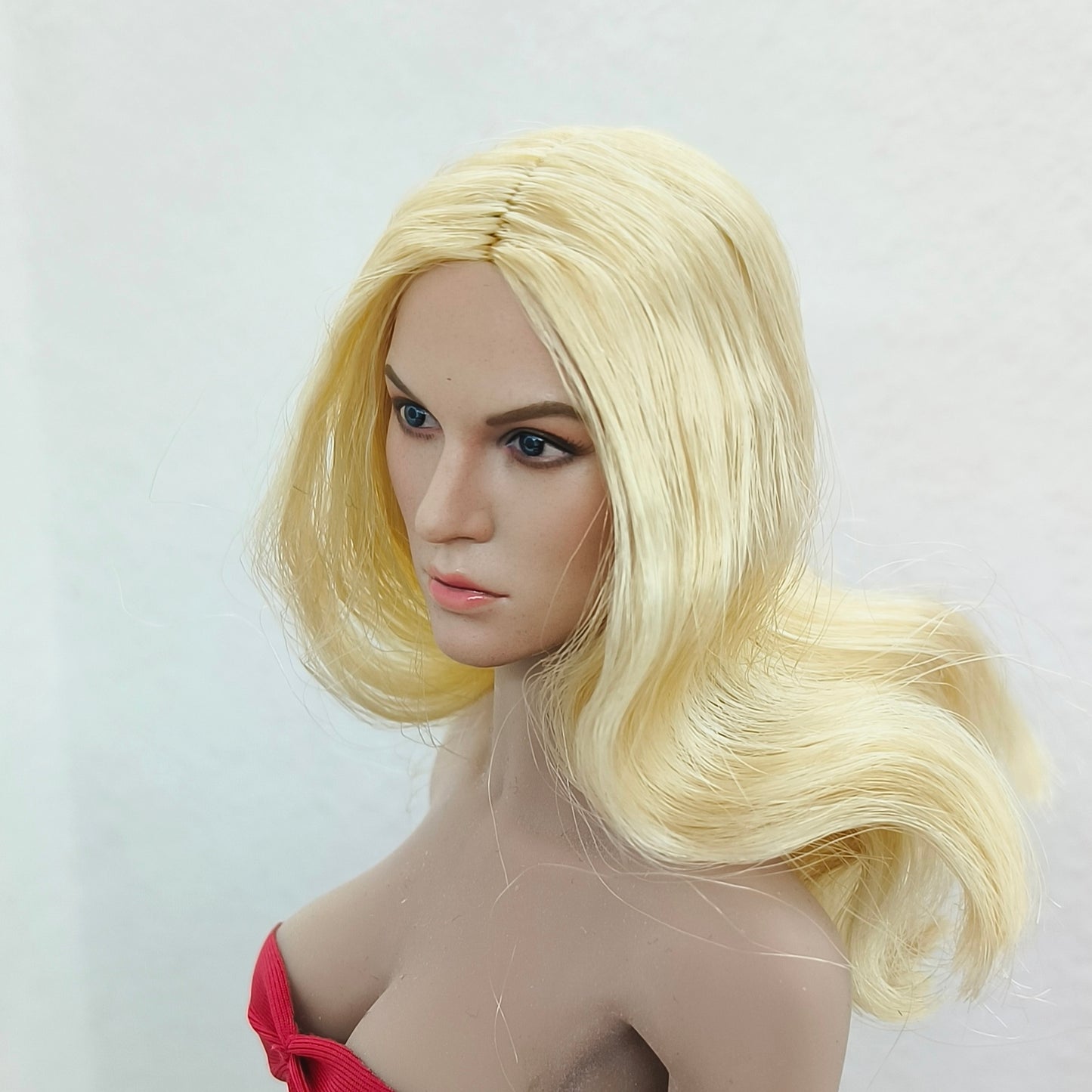 Aurelie, 1:6 naisten pää