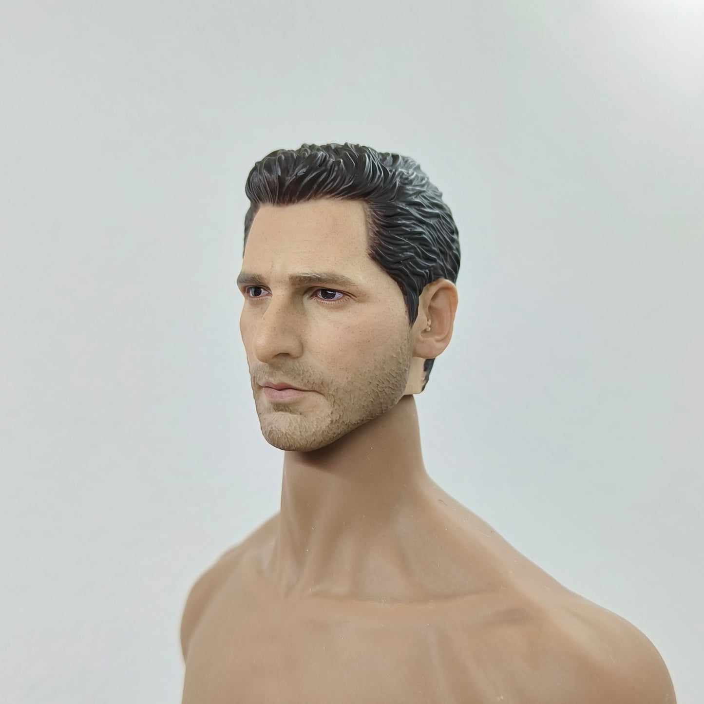 Etienne, 1:6 miesten pää