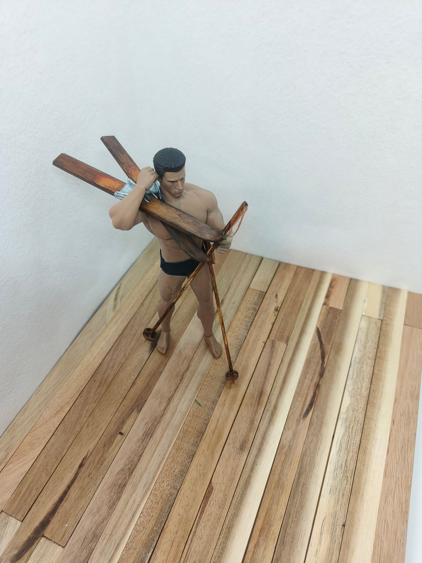 Sukset ja sauvat, 1:12