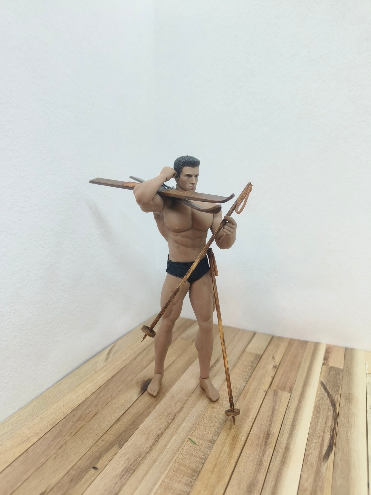 Sukset ja sauvat, 1:12