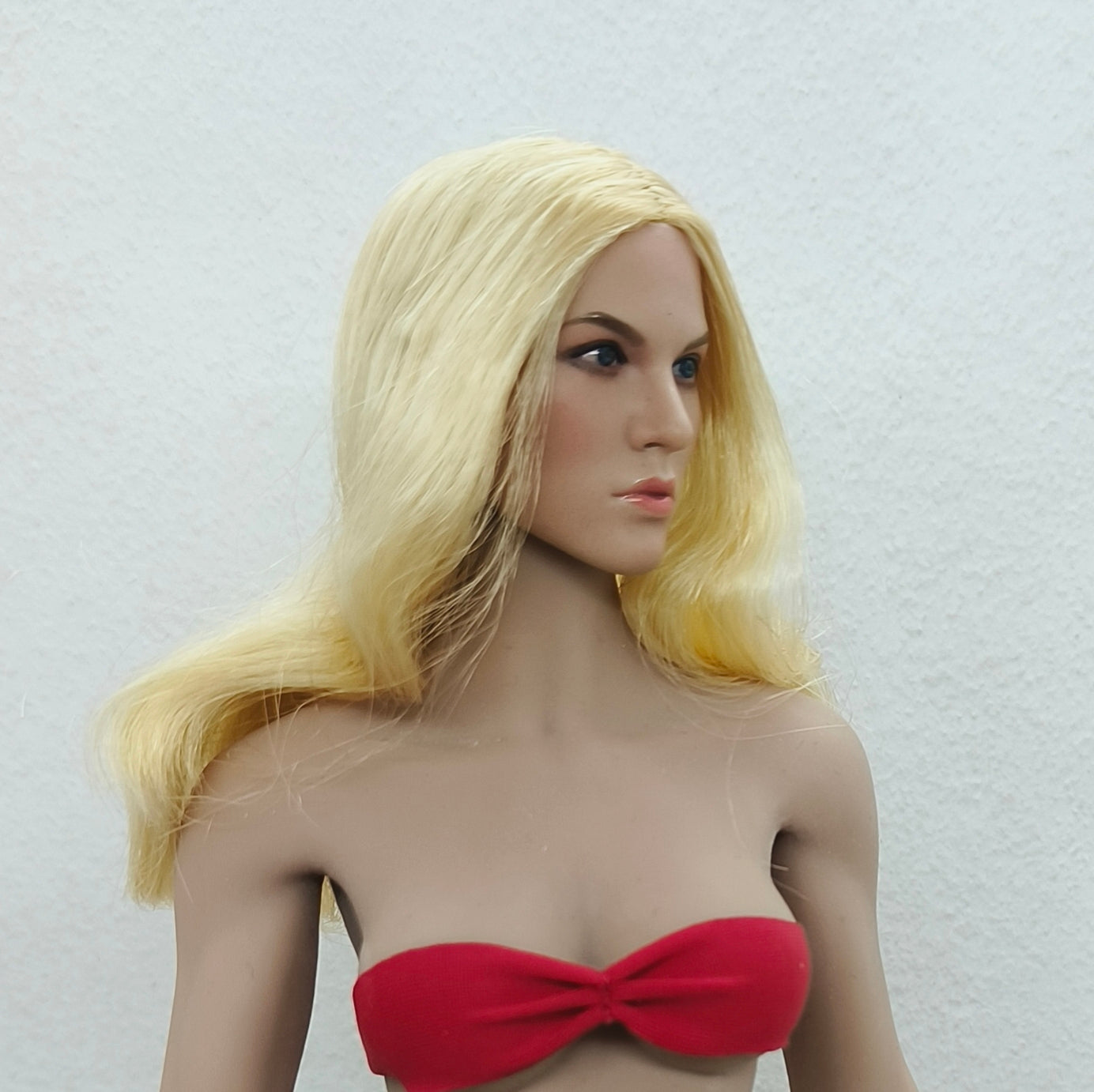 Aurelie, 1:6 naisten pää