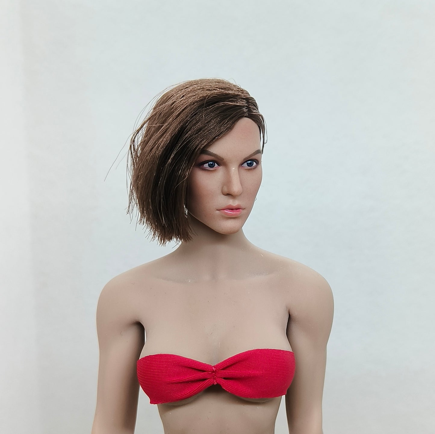 Zoe, 1:6 naisten pää