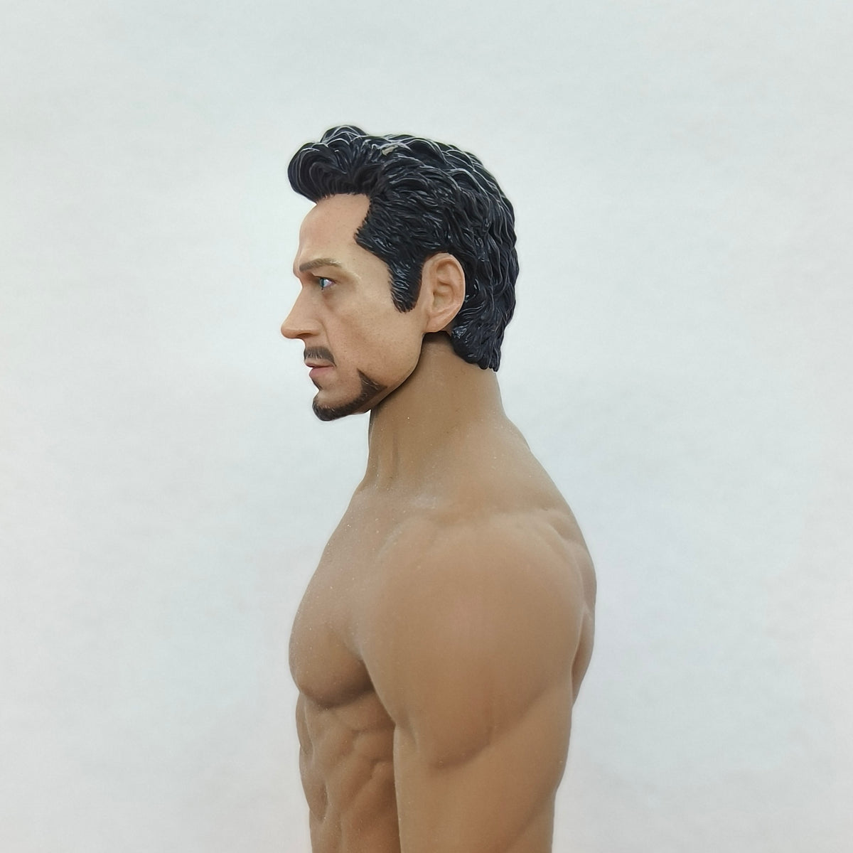 Tony, 1:6 miesten pää