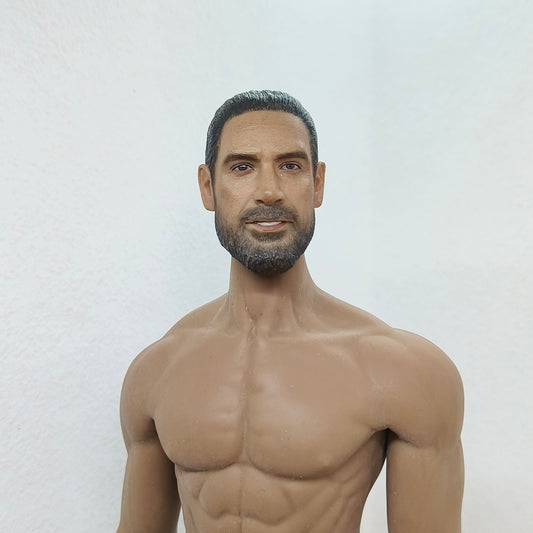 Javier, 1:6 miesten pää