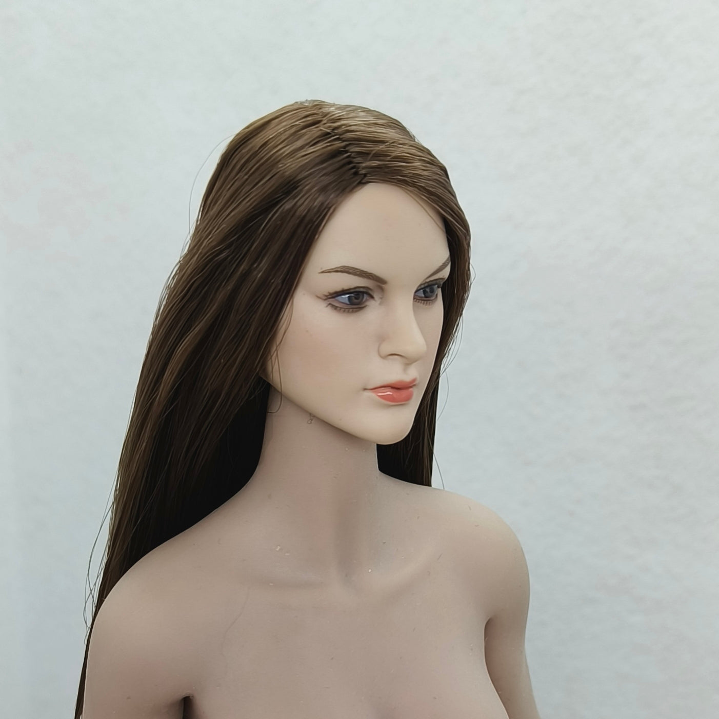 Eveline, 1:6 naisten pää