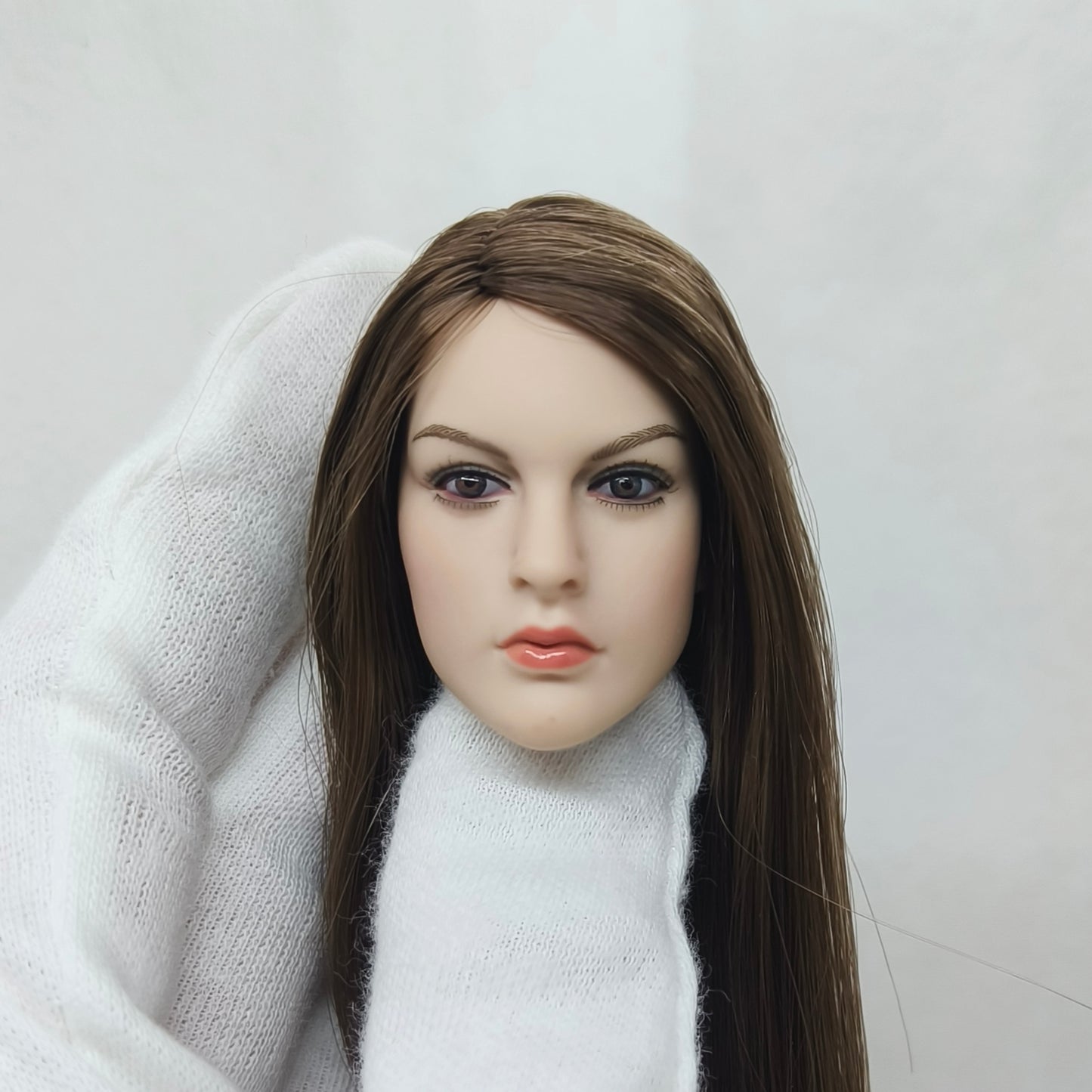 Eveline, 1:6 naisten pää