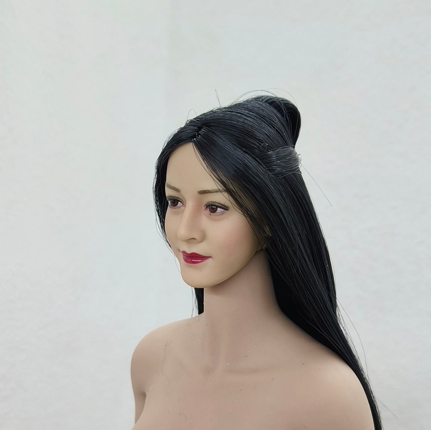 Romy, 1:6 naisten pää