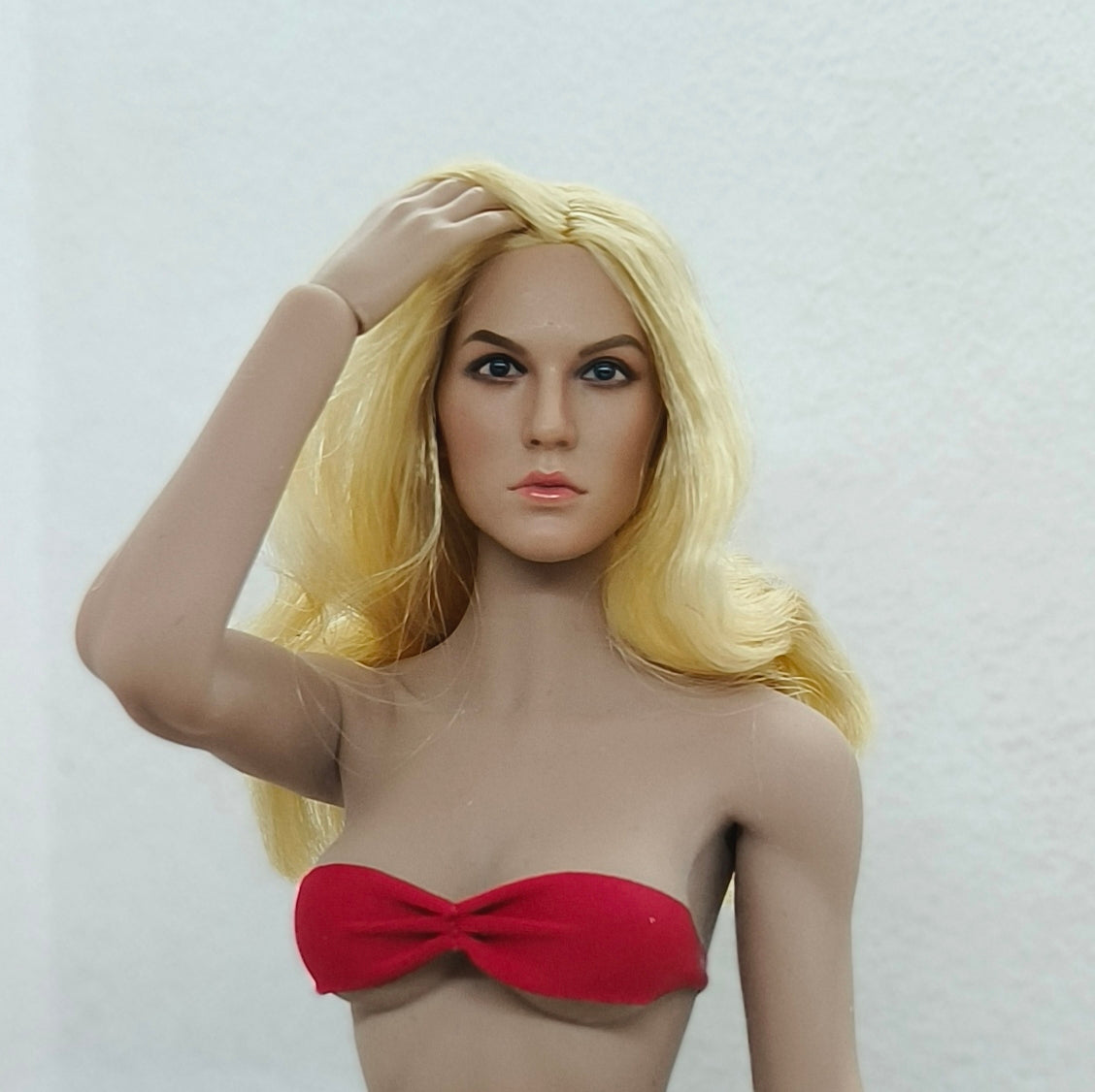 Aurelie, 1:6 naisten pää