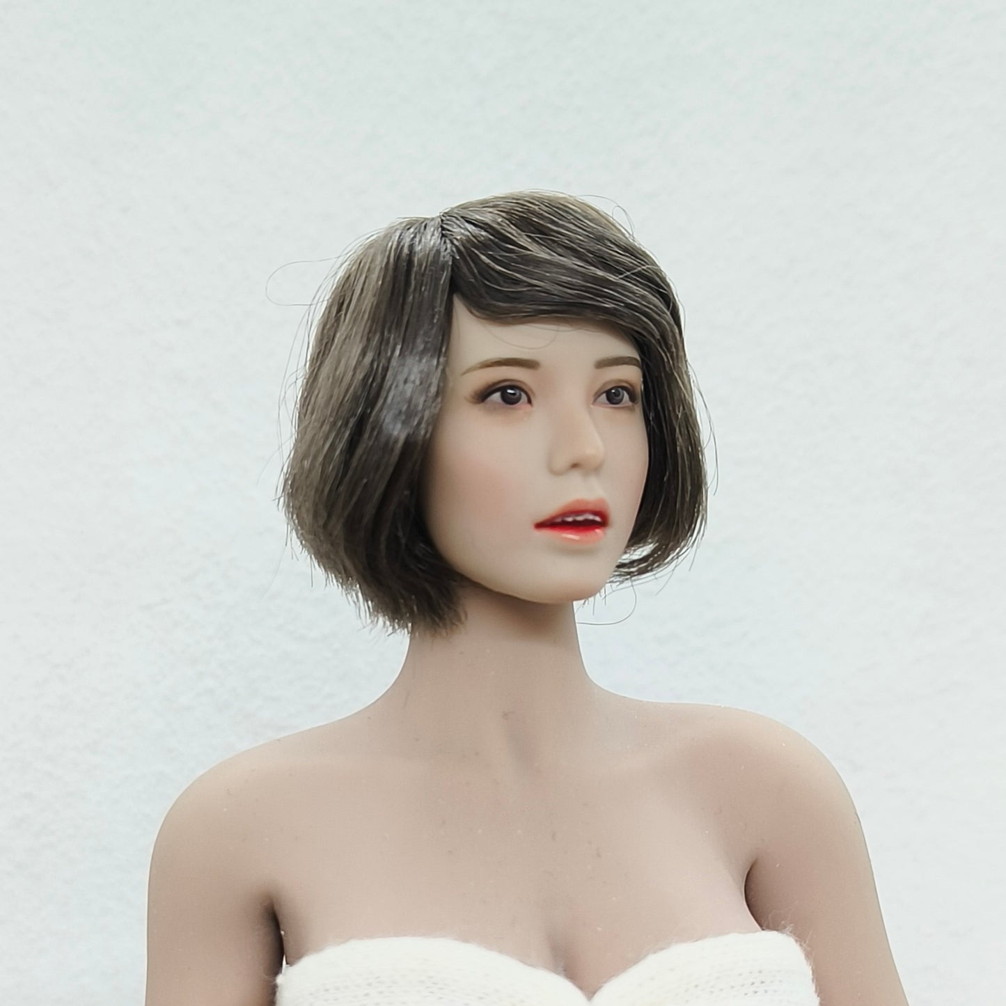 Chloe, 1:6 naisten pää