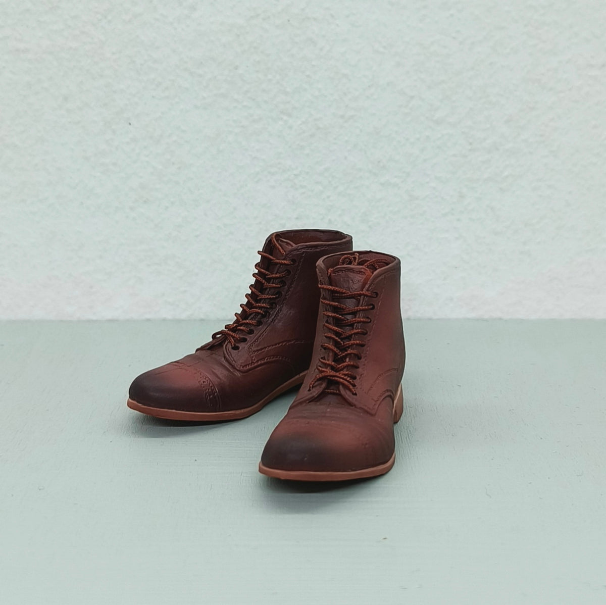 Miesten kengät, 1:6 ruskeat