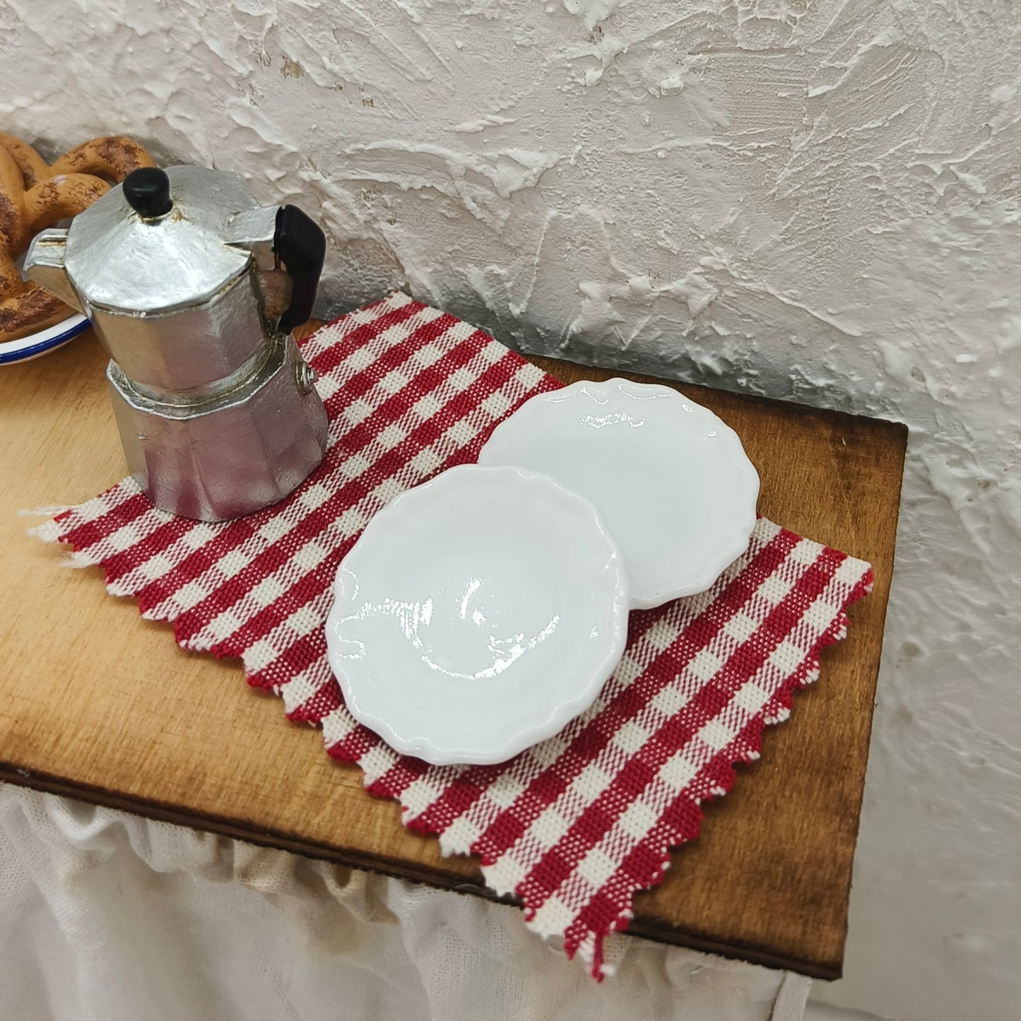 Lautaset 2kpl, posliinia