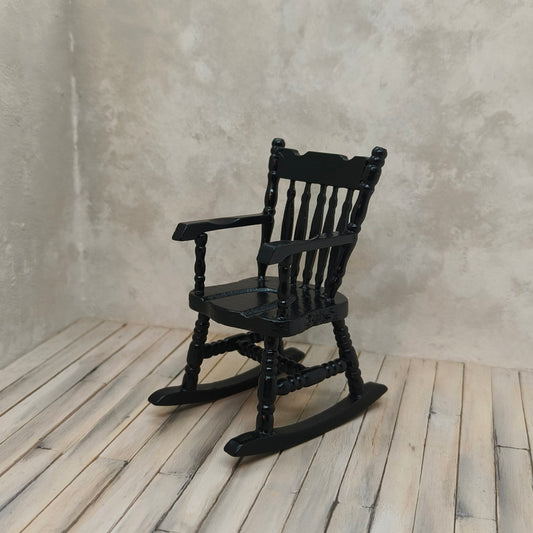 Keinutuoli, 1:12 musta