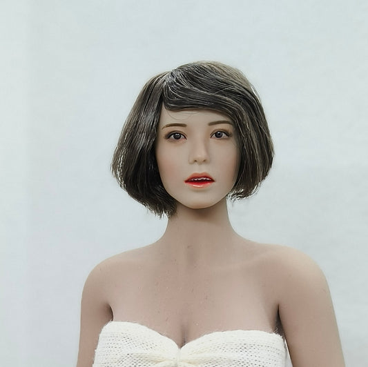 Chloe, 1:6 naisten pää