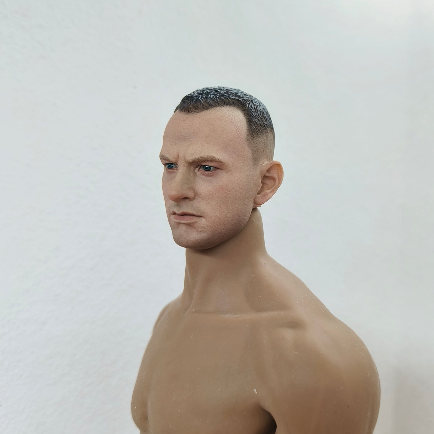 Hank, 1:6 miesten pää