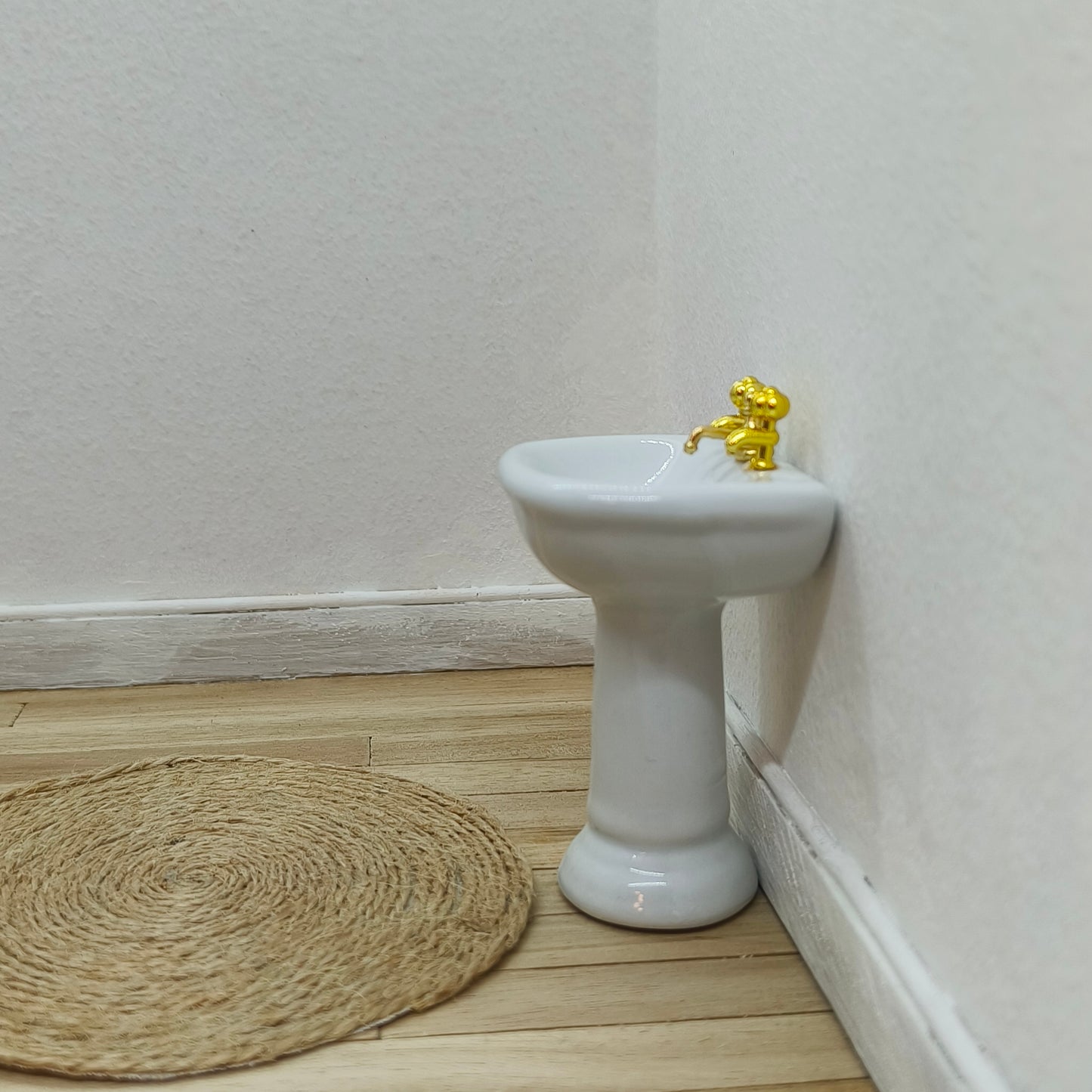 Käsienpesuallas valkoinen posliini, 1:12