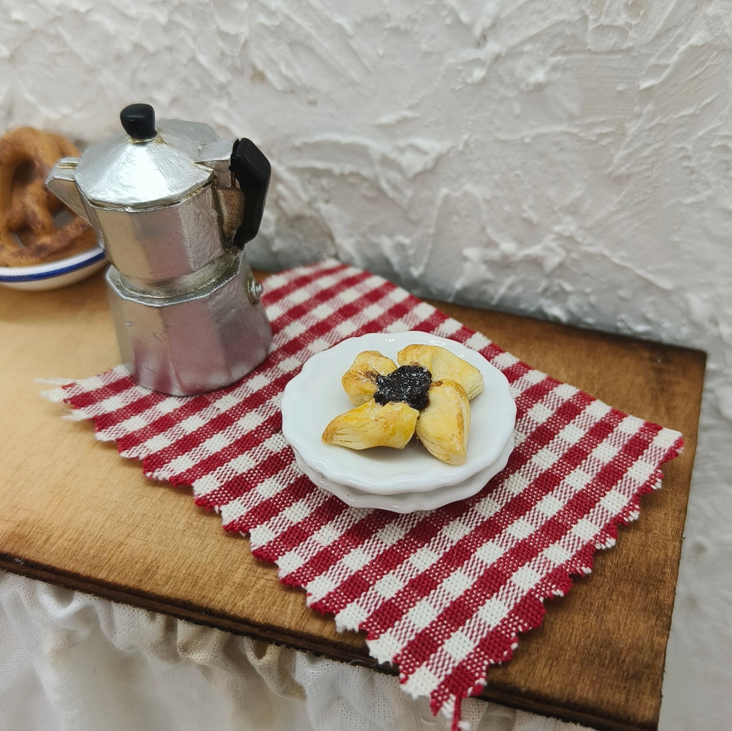 Lautaset 2kpl, posliinia